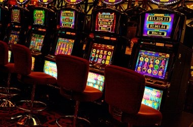 Bet history showing settled multi-bets with payouts and withdrawal options on wongtoto